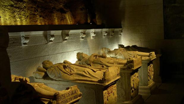 Tumbas de los reyes de Nájera-Pamplona en el monasterio de Santa María la Real