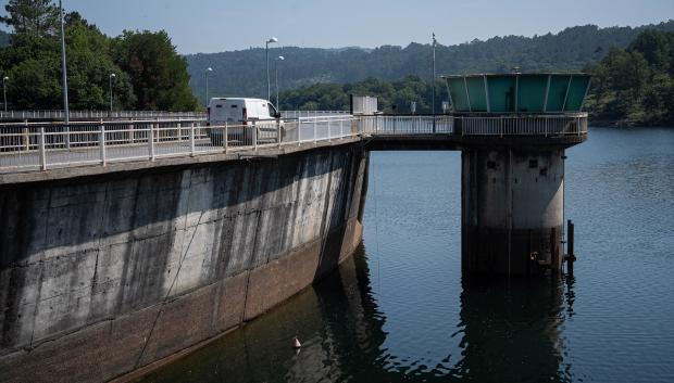 (Foto de ARCHIVO)
Embalse de Eiras entre Fornelos de Montes y Ponte Caldelas, a 8 de julio de 2026, en Pontevedra, Galicia (España). La Xunta ha activado la situación de prealerta por escasez moderada de agua en los sistemas del río Lérez, en la provincia de Pontevedra, y del río Anllóns y Costa da Coruña hasta el límite con Arteixo. Además, se ha acordado activar también la aplicación de medidas equivalentes a un escenario de prealerta (pero sin llegar a declararla) en el subsistema de Baiona, perteneciente a la unidad territorial del río Verdugo y desde el cual se abastece a la población de este municipio pontevedrés.

Adrián Irago / Europa Press
08/7/2026