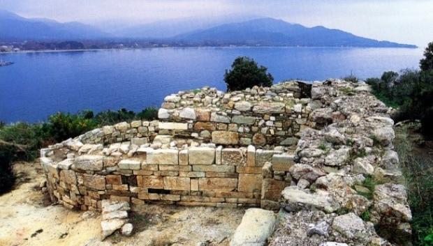 Las ruinas en la antigua ciudad de Estagira que se identifica como el posible mausoleo o tumba del filósofo Aristóteles