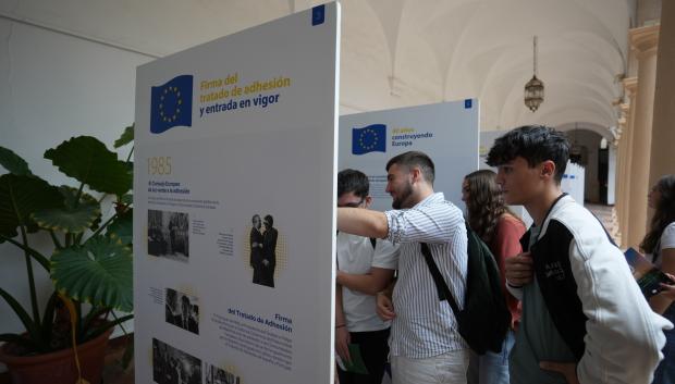 Inauguración de la muestra «Andalucía, 40 años creciendo en Europa»