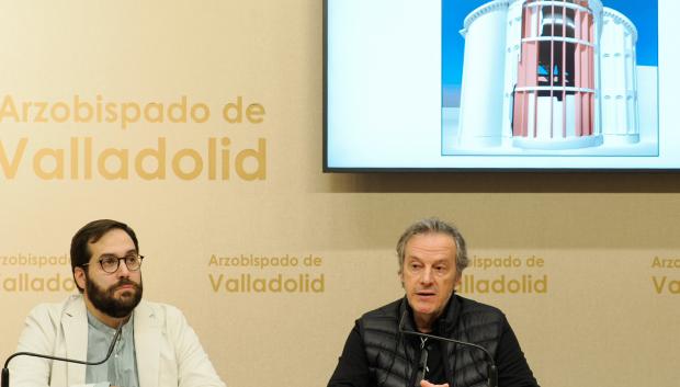 Juan Carlos Álvarez y Fernando de Bonrostro, explicando el proyecto de reconstrucción del ábside de Muriel
