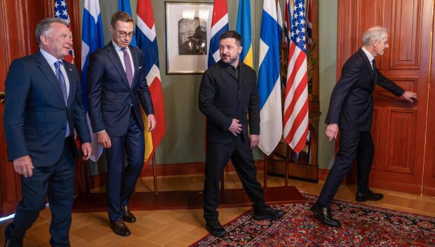 El presidente ucraniano Volodímir Zelenski junto al enviado especial de EE.UU. Steve Witkoff, en Oslo