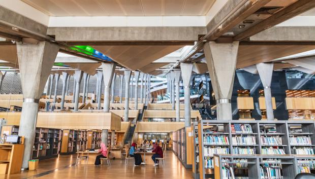 Interior de la nueva Biblioteca de Alejandría