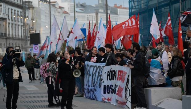Manifestación contra la represión policial en La Coruña