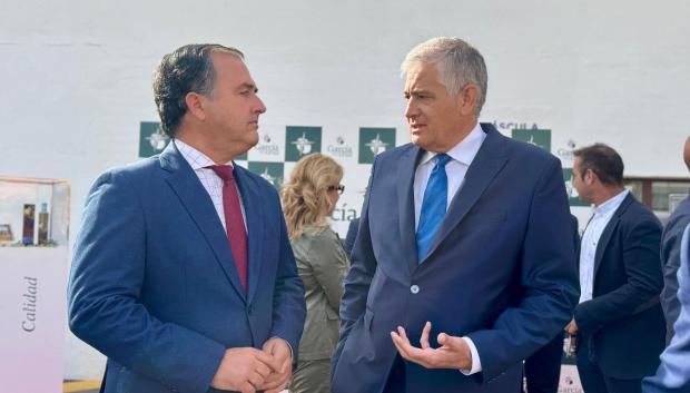 El presidente del Grupo Parlamentario Vox en las Cortes de C-LM, David Moreno, en su visita a Aceites García de la Cruz