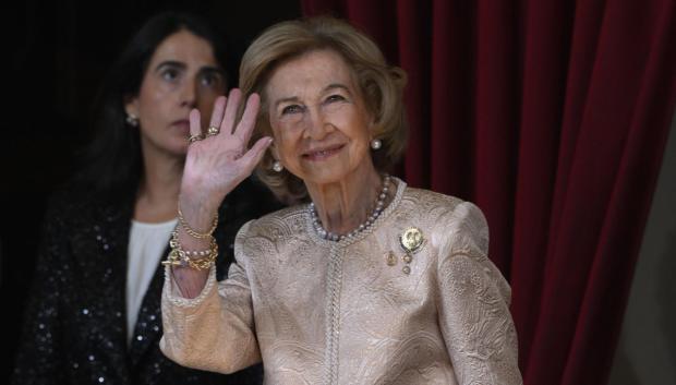 La Reina Sofía recibe una ovación en el Teatro Campoamor de Oviedo