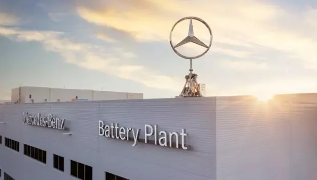 Mercedes también ensambla baterías en Alabama