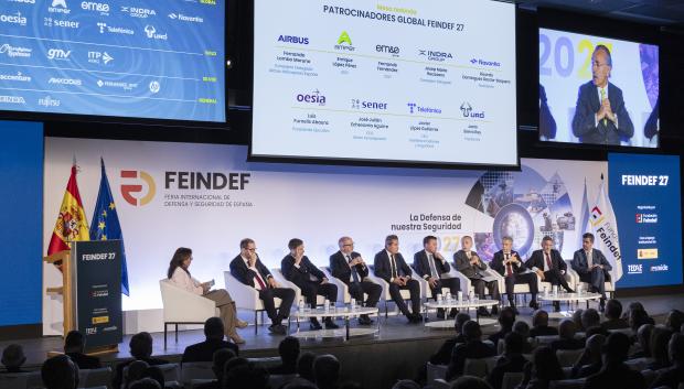 Representantes de las empresas patrocinadoras global de FEINDEF27