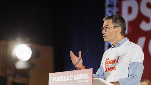 (Foto de ARCHIVO)
Imagen del secretario general del PSOE y presidente del Gobierno, Pedro Sánchez, en un acto de precampaña en el Palacio de Congresos y Exposiciones de Granada.
A 24 de octubre en Granada (Andalucía, España).
El acto ha contado también con la presencia de la vicesecretaria general del PSOE y secretaria general del PSOE de Andalucía, María Jesús Montero y el secretario general del PSOE de Granada y cabeza de lista al Senado por esta provincia, Pedro Fernández.

Álex Cámara / Europa Press
24/10/2026