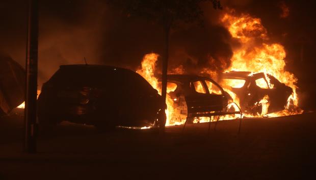 Coches incendiados en Bilbao