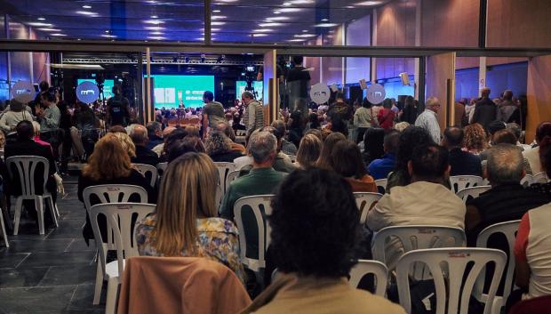 Aspecto del lleno total en la sala que albergó el acto de Cayetana Álvarez de Toledo en Castellón