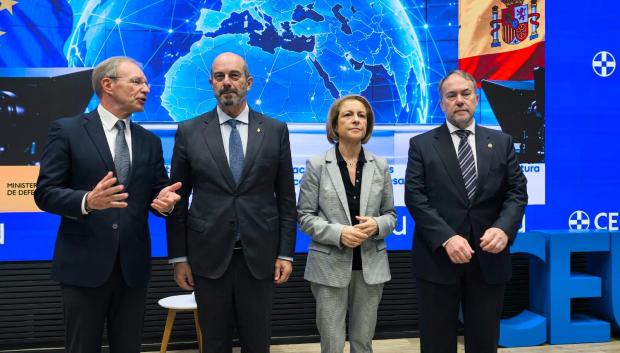 Pedro Rollán, en el CEU, junto a