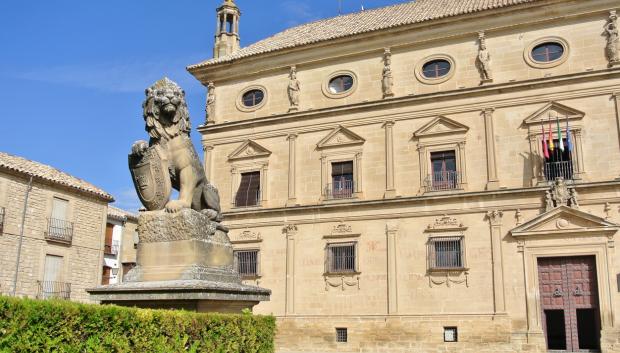 Fachada del Ayuntamiento de Úbeda, en el palacio Vázquez de Molina