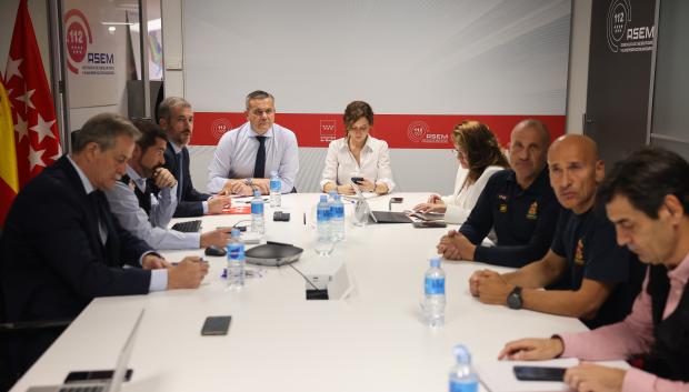 La presidenta de la Comunidad de Madrid, Isabel Díaz Ayuso, preside la reunión de coordinación para el apoyo al accidente ferroviario de Toledo