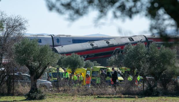 Zona del accidente en Urda (Toledo), con el Iryo siniestrado en primer término