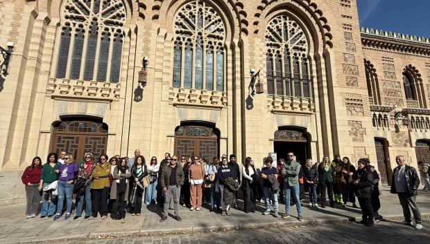 Minuto de silenci en la estación de tren de Toledo por el accidente ferroviario de Urda