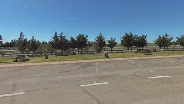 Mesas en una área de servicio de la A-67