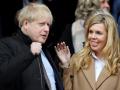 El primer ministro de Reino Unido, Boris Johnson, con su mujer Carrie Symonds, en Londres