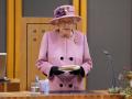 La reina Isabel II, durante la sesión inaugural del Parlamento galés