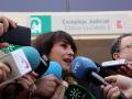 Juana Rivas atiende a los medios durante el juicio contra ella en 2018