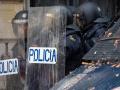 Agentes de la Policía Nacional en los disturbios en Barcelona en protesta por la sentencia del 1-O