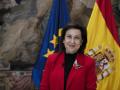 El despacho de la ministra de Defensa está presidido por las banderas de Europa, de España y de la OTAN