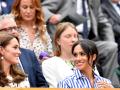 Princess Kate Middleton , Duchess of Cambridge and Meghan Markle , Duchess of Sussex at Wimbledon 2018. *** Local Caption *** .
en la foto : mirandose a los ojos