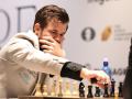 Magnus Carlsen durante la octava partida del Mundial de Ajedrez