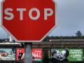 Carteles de Vox contra el bable en las afueras de Avilé