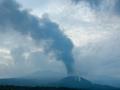 Vistas del volcán de Cumbre Vieja desde el mirador de Tajuya, con columna de ceniza en dirección norte/noreste