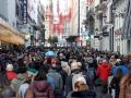 Una multitud en la calle Preciados, en Madrid