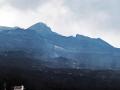 Vista de la colada del volcán este viernes desde el mirador de Tajuya