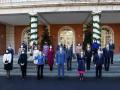 Ante los últimos cambios en el Gobierno, Pedro Sánchez y los ministros actualizan la foto de familia en la escalinata de La Moncloa