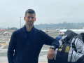 Djokovic en el aeropuerto rumbo a Australia tras recibir la exención médica