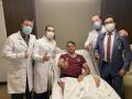 El presidente Jair Bolsonaro con el equipo médico que lo trató