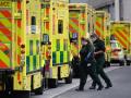 Ambulancias a las puertas de un hospital en Londres