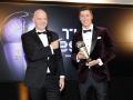 Robert Lewandowski recibe el premio 'The Best' 2020 de manos del presidente de la FIFA, Gianni Infantino