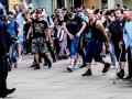Manifestantes ultras se enfrentan a la Policía en Berlín