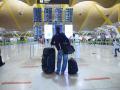 Una persona con maletas en el aeropuerto Adolfo Suárez, Madrid-Barajas