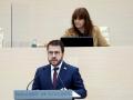El presidente de Cataluña, Pere Aragonès, con la presidenta del Parlament, Laura Borrás, detrás