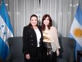 Xiomara Castro (Iz) presidenta de Honduras y Cristina Kishner (D) vicepresidenta de Argentina