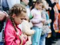 Niños rezando el Rosario en Ucrania