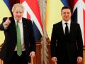 El primer ministro británico, Boris Johnson (iz) junto con el presidente de Ucrania, Volodymyr Zelensky en Kiev