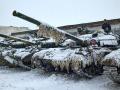 Un grupo de tanques de las fuerzas armadas ucranianas participan en un ejercicio militar