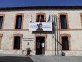 Homenaje de flores y cirios a Esther López, a las puertas del ayuntamiento de Traspinedo