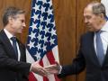 El secretario de Estado de EE.UU Antony Blinken (Iz), y el ministro de Relaciones Exteriores de Rusia, Sergei Lavrov (Archivo)