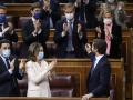 Los diputados del PP aplauden a Casado tras su última intervención en el Congreso