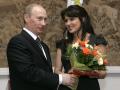 Putin y Anna Netrebko en una foto de 2008 en el Teatro Marrinsky de San Petersburgo