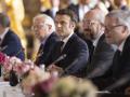 El presidente francés, Emmanuel Macron, flanqueado por Charles Michel y Josep Borrell, este viernes en Versalles (Francia)
