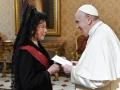 Isabel Celaá presentando su carta credencial al Papa Francisco